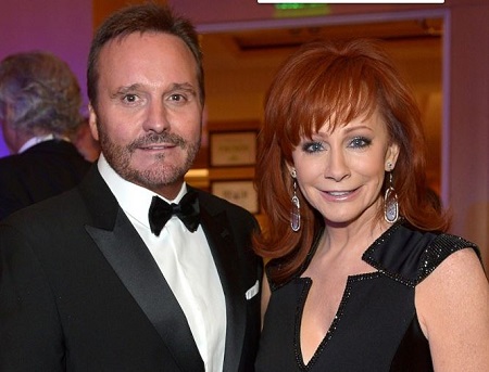 Reba McEntire was previously married to Narvel Blackstock from 1989 to 2015.
